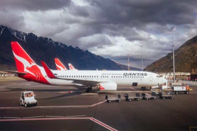 booking Qantas pet travel